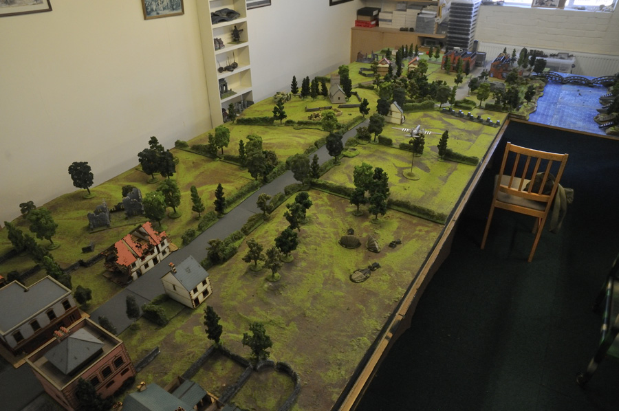 The approaches to Arnhem, with Nijmegen at the top of the board. The Cromwell reported above managed to reach the orange roofed building before being stopped for good.