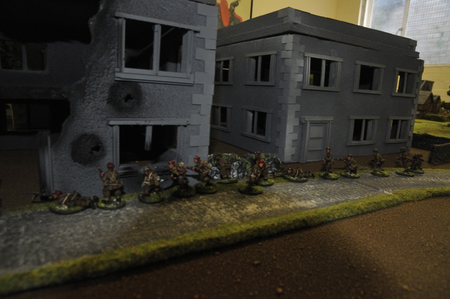 2nd Para sneaks its way to the bridge through the streets of Arnhem.