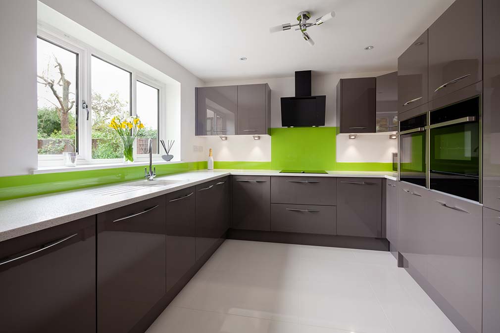 green kitchen splashback